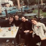 Charlie Heaton Instagram – 4 beers for the 4 musketeers 🇬🇧🍻👨‍👨‍👦‍👦
