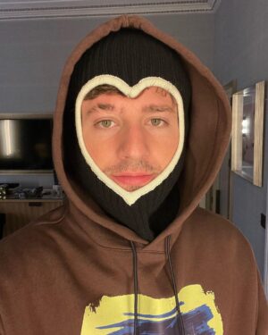 Charlie Puth Instagram - Don’t want to get a HEAD of myself, but I LOVE you 😀