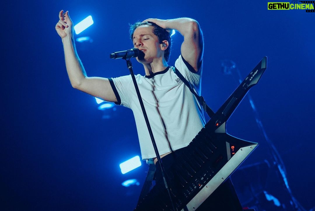 Charlie Puth Instagram - 谢谢 !! Night 1 of 2 Shanghai, China