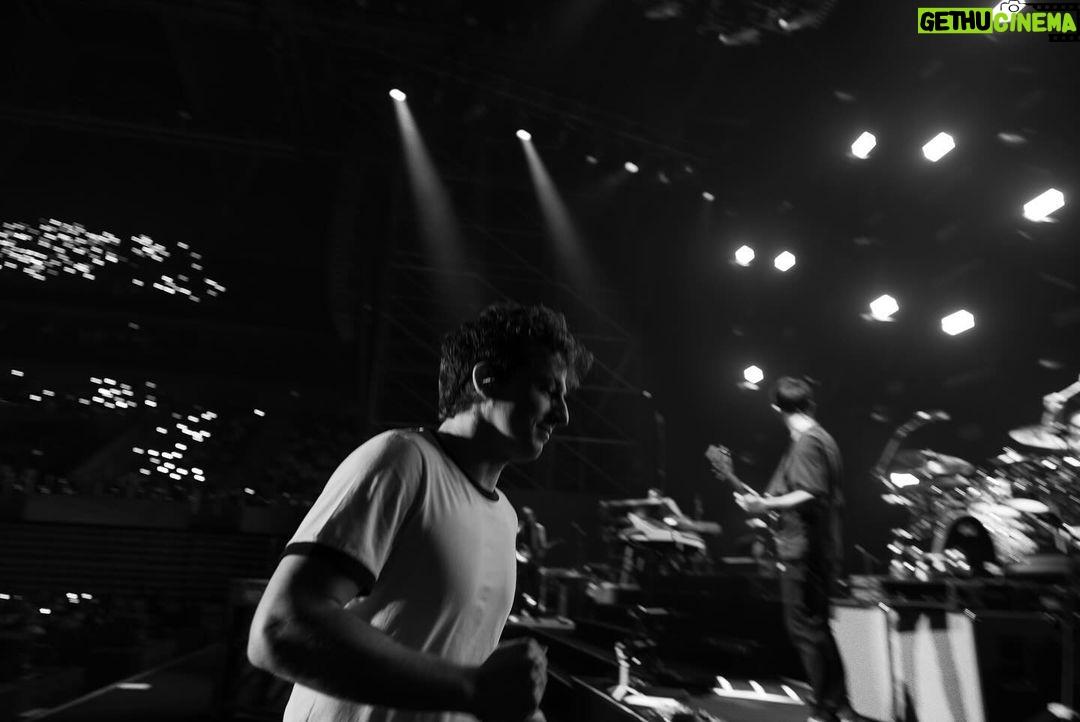 Charlie Puth Instagram - 谢谢 !! Night 1 of 2 Shanghai, China