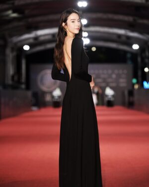 Charlize Lamb Instagram - ⋆⭒˚｡⋆謝謝大家的祝福⋆⭒˚｡⋆
an unforgettable experience🫧💫

@ysl
@yml.makeup 
@fran_lin15 
@aoba.nagi 三立電視提供