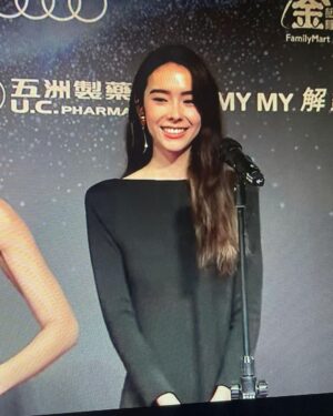 Charlize Lamb Instagram - ⋆⭒˚｡⋆謝謝大家的祝福⋆⭒˚｡⋆
an unforgettable experience🫧💫

@ysl
@yml.makeup 
@fran_lin15 
@aoba.nagi 三立電視提供