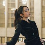 Charlize Lamb Instagram - 像一場夢的夜晚 讓第一次拍片的我有機會可以站上舞台 謝謝金鐘58 當時的我腦中一片空白 有太多太多要感謝的人來不及說出口 在這裡... 我想要好好的跟他們說聲謝謝！ 謝謝家人和朋友們 一直以來支持我 謝謝卓立導演及如芬姐 一路的信任與相伴 謝謝編劇郁芳姐、以文哥、丁寧姐、伊正哥 謝謝可愛的Annika、Tammy、MiuMiu 讓我在拍攝過程中得到許多珍貴的收穫 謝謝《她和她的她》每位辛苦的幕後工作人員 沒有你們，也就不會有這部片的完成 謝謝周子娛樂的陪伴 謝謝八大、Netflix播出 讓更多觀眾可以看到這個故事 謝謝大家給予我和小晨曦的溫暖 我會繼續努力的♥️ @dior @piaget @yml.makeup @fran_lin15 @aoba.nagi 三立電視提供