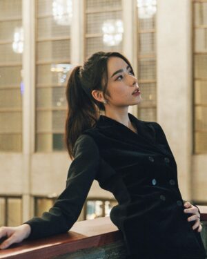 Charlize Lamb Instagram - 像一場夢的夜晚
讓第一次拍片的我有機會可以站上舞台
謝謝金鐘58

當時的我腦中一片空白
有太多太多要感謝的人來不及說出口
在這裡...
我想要好好的跟他們說聲謝謝！

謝謝家人和朋友們
  一直以來支持我

謝謝卓立導演及如芬姐
  一路的信任與相伴

謝謝編劇郁芳姐、以文哥、丁寧姐、伊正哥
謝謝可愛的Annika、Tammy、MiuMiu
  讓我在拍攝過程中得到許多珍貴的收穫

謝謝《她和她的她》每位辛苦的幕後工作人員
  沒有你們，也就不會有這部片的完成

謝謝周子娛樂的陪伴

謝謝八大、Netflix播出
  讓更多觀眾可以看到這個故事

謝謝大家給予我和小晨曦的溫暖
  我會繼續努力的♥️

@dior @piaget 
@yml.makeup 
@fran_lin15 
@aoba.nagi 三立電視提供