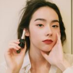 Charlize Lamb Instagram - 平時喜歡與自己唇色貼近的口紅，日常外出時會用 #迪奧超完美持久唇膏 #630 點綴我的唇色，在照鏡子的時候，看到淡淡的奶茶色會不自覺的嘴角上揚；若是出席朋友婚禮 #330 會是我的首選，粉橘色看起來甜甜的，希望可以為朋友們帶來甜甜的祝福。 而 #625 與 #729 讓我在工作的場合裡看起來更迷人，搭配使用讓每個重要的瞬間都能自信滿滿。 @Dior @DiorBeauty #ROUGEDIOR #霧黑管