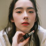 Charlize Lamb Instagram - 平時喜歡與自己唇色貼近的口紅，日常外出時會用 #迪奧超完美持久唇膏 #630 點綴我的唇色，在照鏡子的時候，看到淡淡的奶茶色會不自覺的嘴角上揚；若是出席朋友婚禮 #330 會是我的首選，粉橘色看起來甜甜的，希望可以為朋友們帶來甜甜的祝福。 而 #625 與 #729 讓我在工作的場合裡看起來更迷人，搭配使用讓每個重要的瞬間都能自信滿滿。 @Dior @DiorBeauty #ROUGEDIOR #霧黑管
