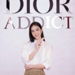 Charlize Lamb Instagram - Thank you @diorbeauty for the lovely event💐 很開心參加 Dior《迪奧癮誘唇膏》上市派對💄 我最喜歡蜜桃玫粉與山茶玫瑰兩款唇膏，用疊擦的方式來使唇色更有層次💌再搭配上Rose Montaigne粉色蒙田的外殼，使唇膏變成我出門必備的搭配單品✨✨✨ @DIORBEAUTY @DIOR #DIORADDICT #SHINEATTITUDE #463蜜桃玫粉 #652山茶玫瑰