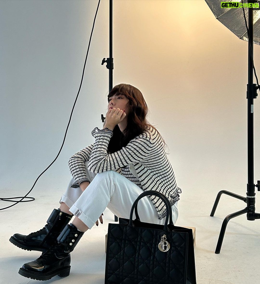 Charlize Lamb Instagram - 🪽🦢 @Dior #DiorBookTote #DiorCruise