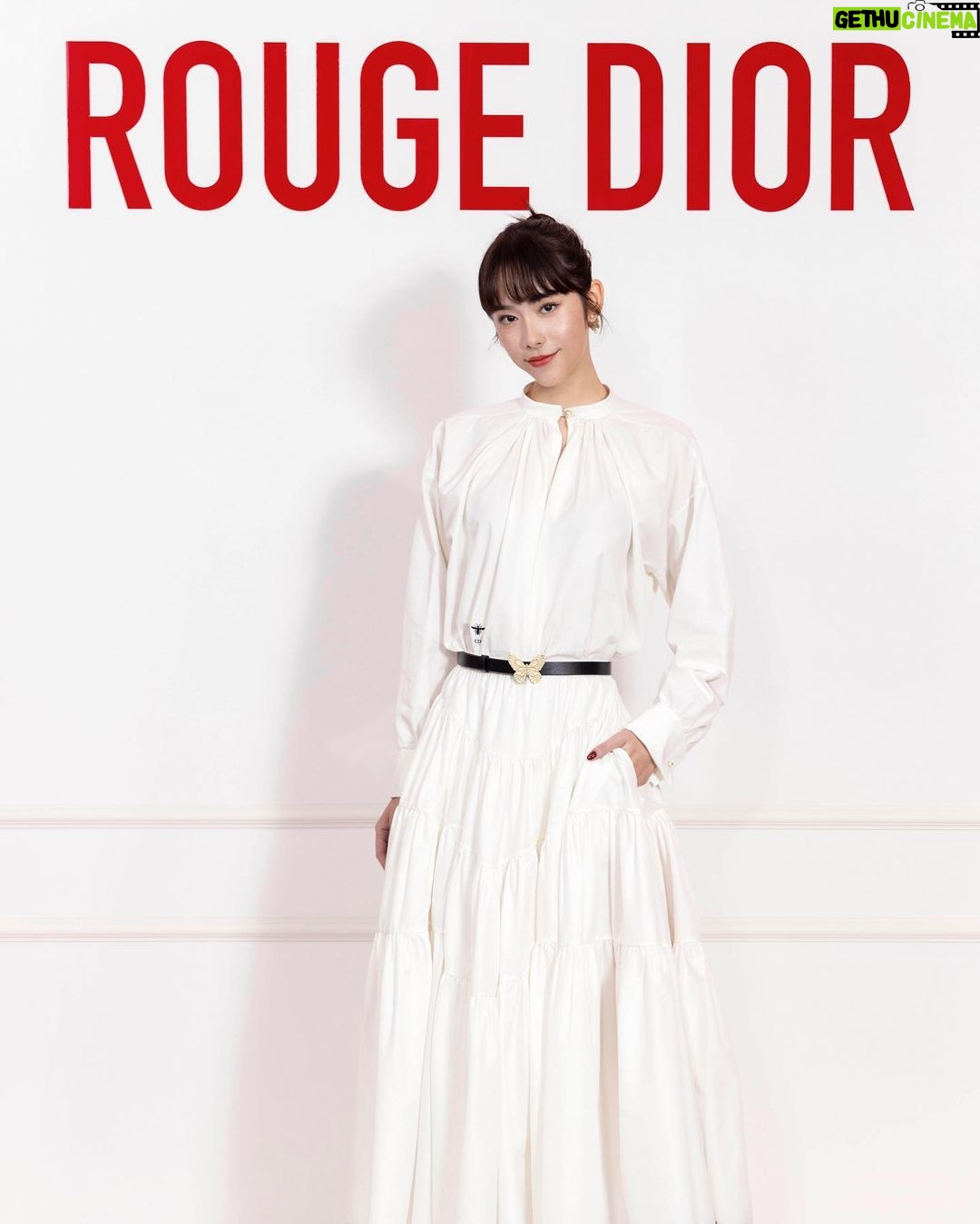 Charlize Lamb Instagram - I feel rouge in my Dior💋 @DiorBeauty @Dior #DiorBeauty #RougeDior #迪奧藍星唇膏 #720 #100