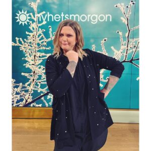 Charlotta Björck Instagram - TACK @mjarborg & @mariaforsblom för detta lilla myz, denna lilla förmiddag!
Swajpa för haveri & grönkålschipz!
Bilden togs av en annan Björk, utan CK, in charge of content.
❤️