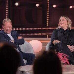 Charlotta Björck Instagram - Tack @biancatalkshow för inbjudan! Mäkta imponerad av det proffsiga och göttiga gäng som roddar och styr såväl bakom som framför kameran på denna show! Även imponerad av exakt varenda jävla enskild like @petersettman så flinkt hamrat in till mig här på instagram. Hur många? Ptja, se programmet så kanske du kan få se en bråkdel av dom fladdra förbi. 😌👌