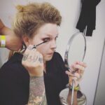 Charlotta Björck Instagram - FYRA DAGAR I FÖLJANDE TECKEN: SVETT. 😅 FAN vad kul (och svettigt) jag har haft. Tack alla inblandade! Och tack PUBLIKEN! ❤️ Nu ska jag vila rösten lite. Orkar inte höra den mer på ett tag. Pssst! Jag snodde din vidjo från impron @isabelenstrom, pliz hata mig ej. Tack, hej! 🙏 Slottsparken, Malmö