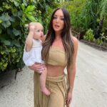 Charlotte Crosby Instagram - Happiest on an island far away with you my girl 🏝️ 👧🏼 My most beautiful girl in the world 🎀 never a day goes by I’m not in awe of how you’re growing into such a little character! My little bestie 💕