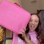 Charlotte Crosby Instagram - LISTEN TO THE END FOR XMAS SURPRISE 🎅🏼 🎁 Our BRAND NEW XL makeup cases launch this Sunday 6pm over on @peppergirlsclub 💕 THESE ARE AN AMAZING XMAS GIFT FOR ANYONE! 😍🥰 every makeup cases order placed before Xmas will get a personal signed Xmas card from me! ❤️