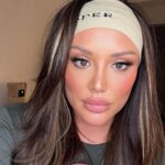 Charlotte Crosby Instagram - Our @peppergirlsclub headbands 🤤🥰☁️ You can get all 4 colours for the price of 1!!!! It’s in the “Christmas bundles” section on our site 👀 along with loads of other amazing Xmas bundles!!! If you order tonight or tomorrow, YOU WILL GET YOUR ORDERS BEFORE XMAS DAY! 🎅🏼❤️‍🔥 get shopping as we are running out of time for pre Christmas delivery ✨ Xmas bundles end TOMORRROW !!!!!! Makeup - @kategately