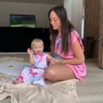 Charlotte Crosby Instagram – Messy Saturdays ❤️
Swipe to the last for the biggest smile from Alba jeanie 🥰 her apron is the cutest thing ever 😍