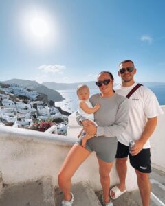 Charlotte Crosby Instagram - DUMP: Early morning site seeing with my little family 👶🏼🥰 in a perfect dreamland ✨ Οία