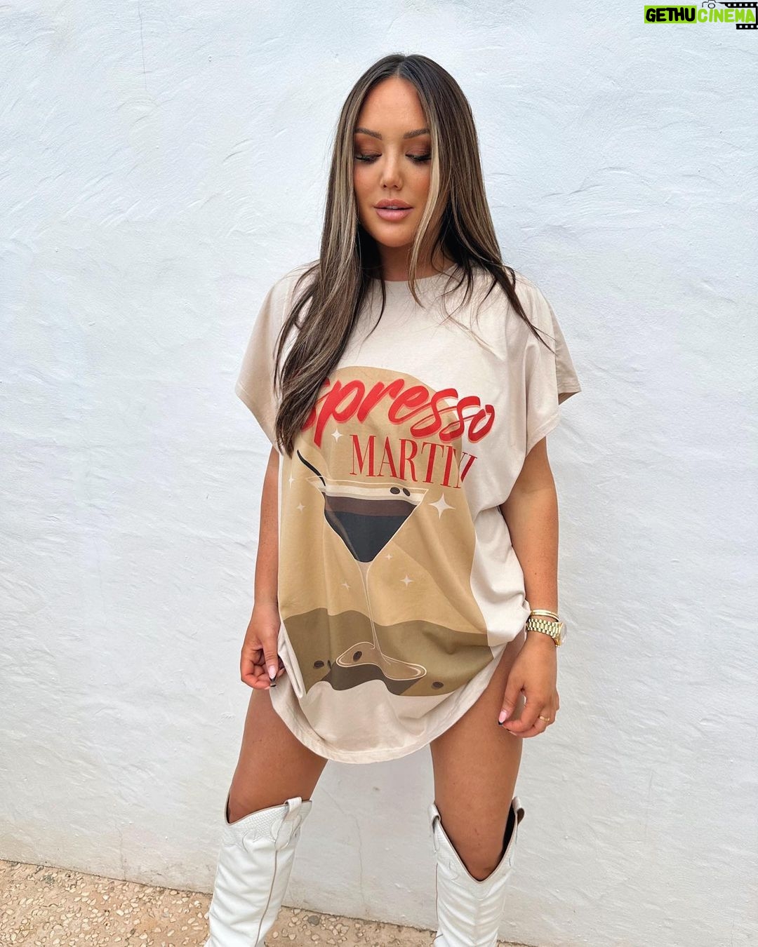 Charlotte Crosby Instagram - Hand me a espresso martini we going OUT OUT 🍸 🤍 @peppergirlsclub New collection launching tomorrow 9am 🤎 I wear size extra oversize in all of the tees and vests ✨