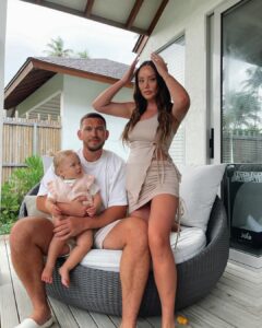 Charlotte Crosby Instagram - Can’t wait for our fam photos to be filled with even more tiny people 😍😍😍😍😍😍😍😍