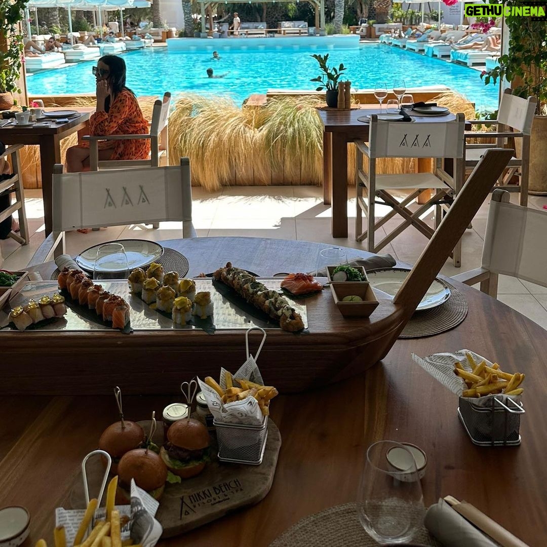 Charlotte Crosby Instagram - FAMILY π€πΌπ€πΌ Hands down the best day of fun, food and memory making EVER π And the food π€€ THE LEGS IN THE 3RD SLIDE π₯²π₯²π₯²π₯²π₯² Nikki Beach Santorini