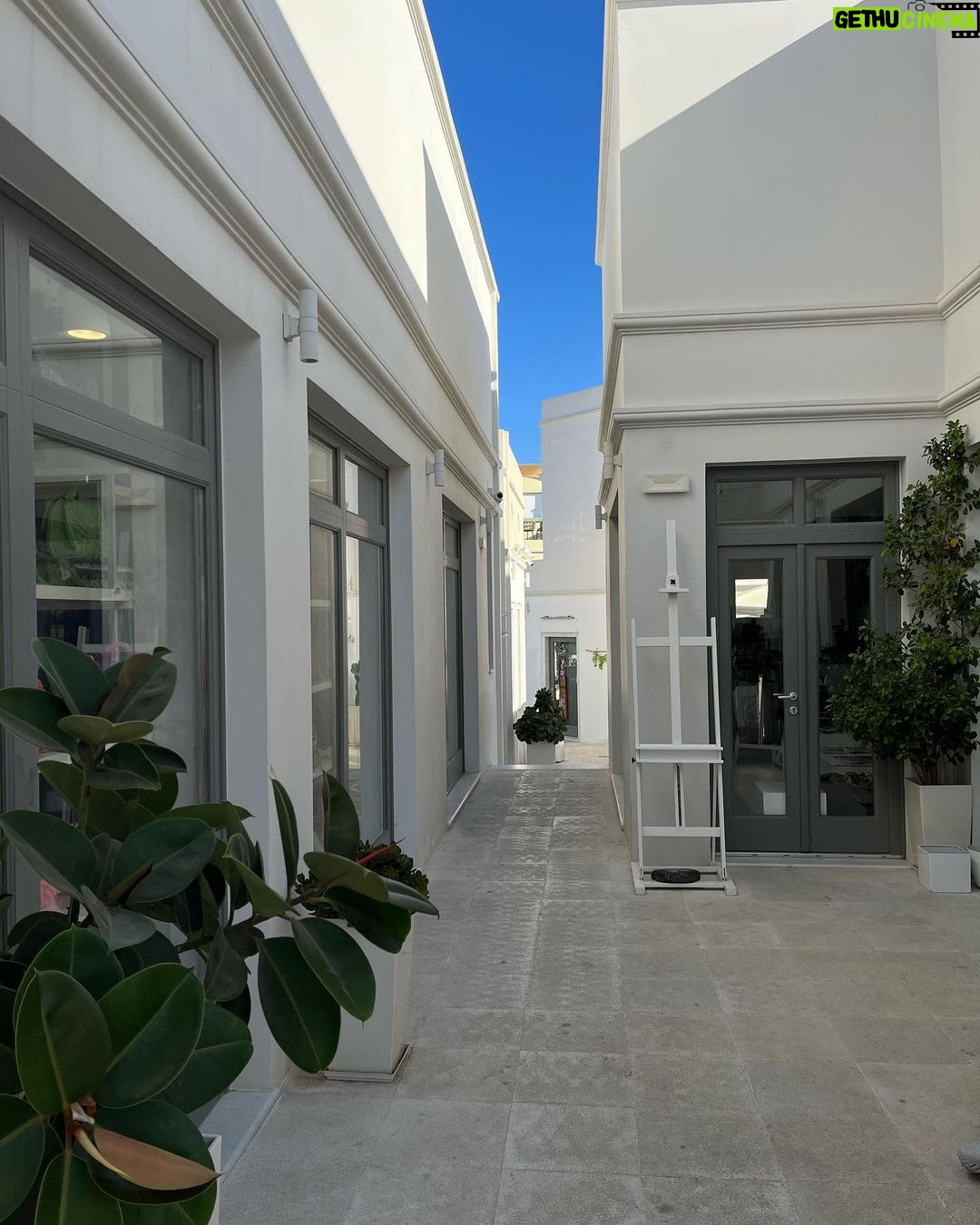 Charlotte Crosby Instagram - DUMP: Early morning site seeing with my little family 👶🏼🥰 in a perfect dreamland ✨ Οία