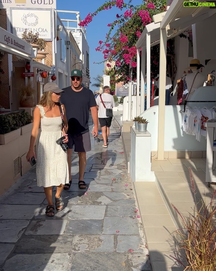 Charlotte Crosby Instagram - DUMP: Early morning site seeing with my little family 👶🏼🥰 in a perfect dreamland ✨ Οία