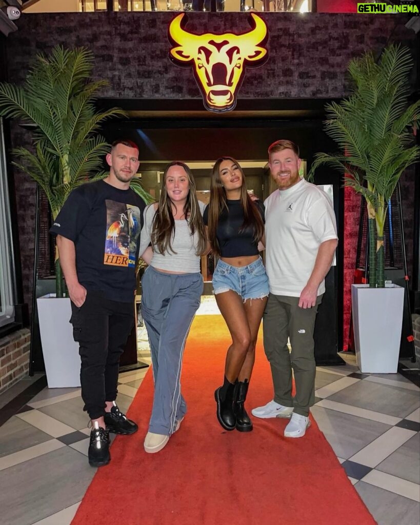 Charlotte Crosby Instagram - Reality of a night out now we parents, no makeup, pair of tracksuit bottoms and scramming the food so fast I forgot to get piccys 😂😂😂 @tomahawk_yarm never disappoints ❤️ 🤤