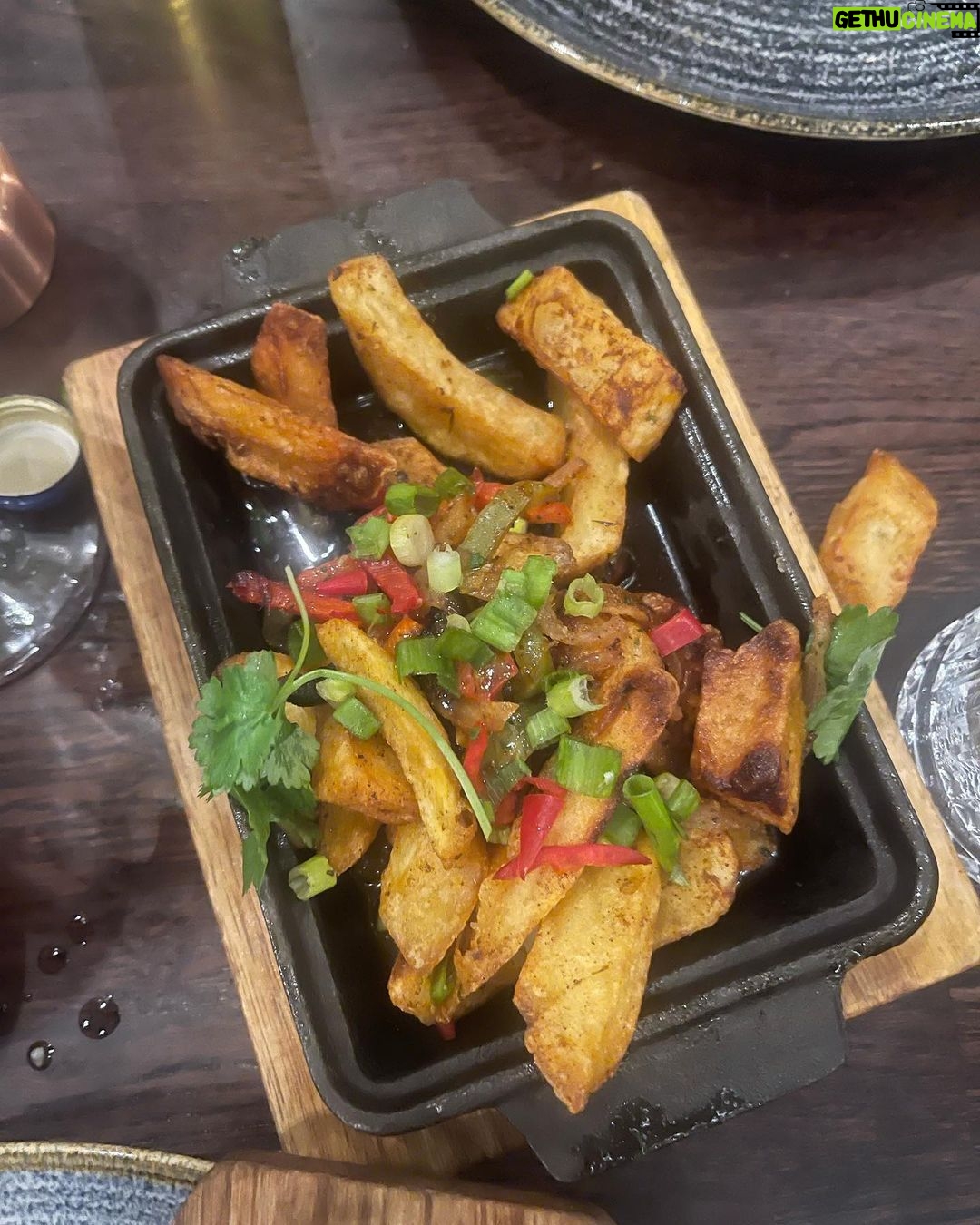 Charlotte Crosby Instagram - Reality of a night out now we parents, no makeup, pair of tracksuit bottoms and scramming the food so fast I forgot to get piccys 😂😂😂 @tomahawk_yarm never disappoints ❤️ 🤤