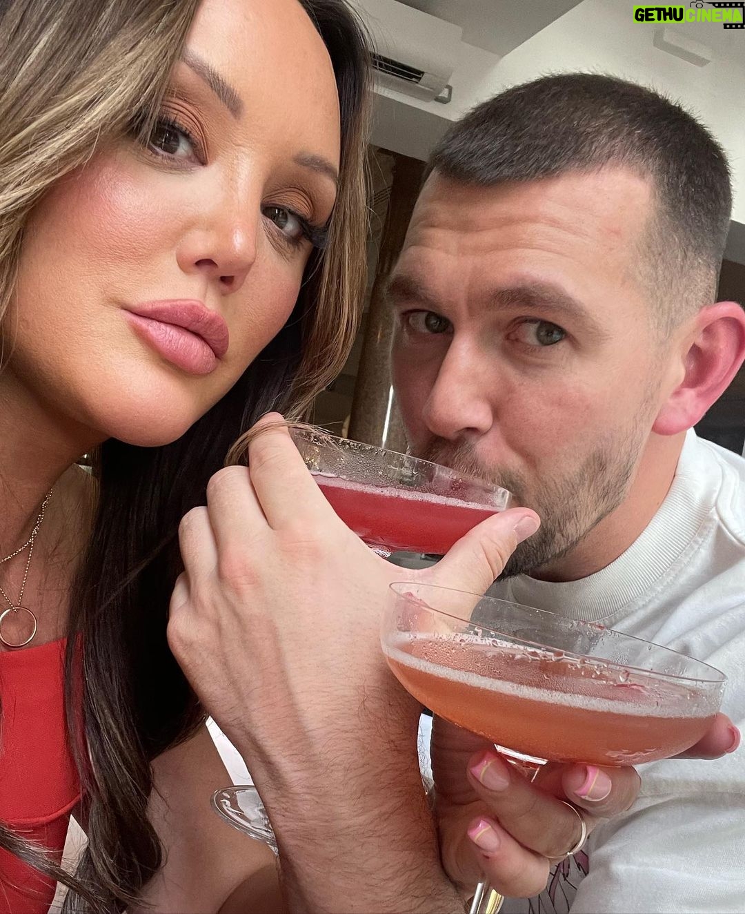 Charlotte Crosby Instagram - I was looking through my camera roll and these ones were really making me LOL mine and Jake last 3 dates (we are so random) ππππ which date are you ?!ππΌ 1. Go karting 2. Pottery 3. Meal and drinks
