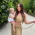 Charlotte Crosby Instagram - Happiest on an island far away with you my girl 🏝️ 👧🏼 My most beautiful girl in the world 🎀 never a day goes by I’m not in awe of how you’re growing into such a little character! My little bestie 💕