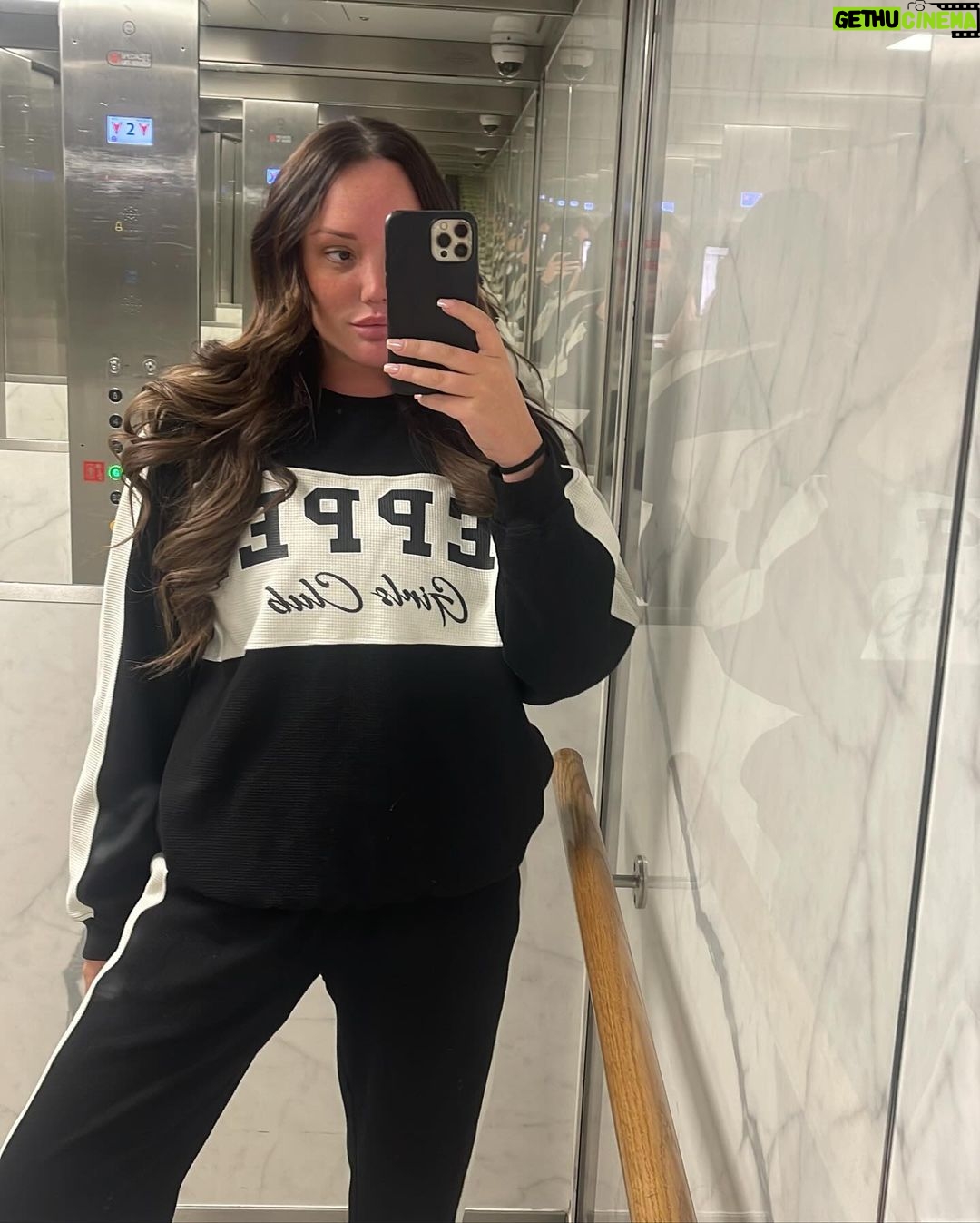 Charlotte Crosby - 142.5K Likes - In my wholesome era â¤ď¸ a little bit from feb so far đĽ°