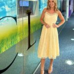 Charlotte Hawkins Instagram - So is this it… the last Sunday of summer?! 😎 Make the most of it with me tonight on @ClassicFM from 7pm! I’ve two hours of blissful music & my Young Classical Star is the brilliant @luciehorsch.. taking recorder playing to a whole new level!✨🎶 #classicfm #classicalmusic #smoothclassics #smoothclassicsatseven #relaxingmusic #sunday #sundayevening #sundaysoundtrack #youngclassicalstar