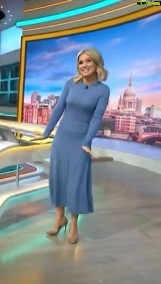 Charlotte Hawkins Instagram - Walk like a penguin… 🐧🤣