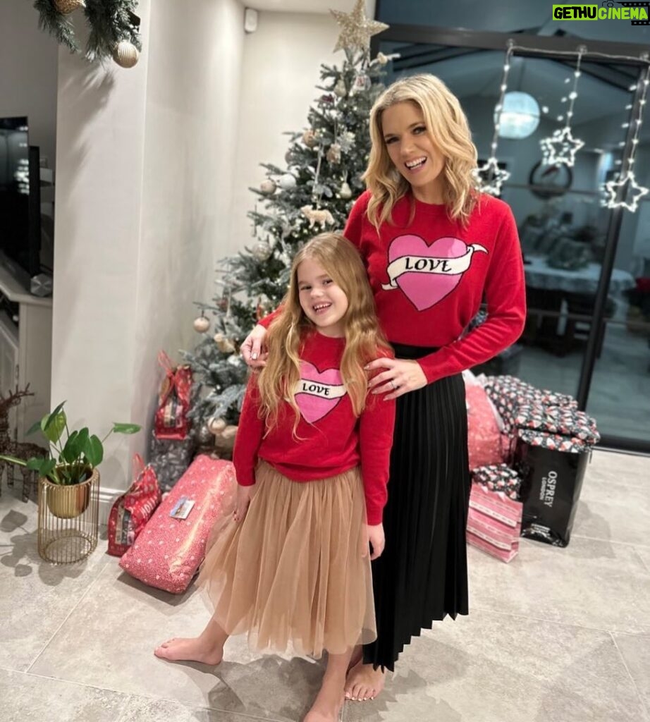 Charlotte Hawkins Instagram - Happy Christmas from us to you! 🎅🏼🥰 Whether you’re with the special people in your life today, or thinking of them, hope you’re feeling the love ❤️ #christmas #happychristmas #merrychristmas Thanks to @chintiandparker @sophieellisbextor @ldncommunications for these fab jumpers, raising funds for @savechildrenuk. We have made a donation for ours #twinning #knitwear #christmasjumpers #charity #savethechildren