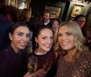 Charlotte Hawkins Instagram - With these two sisters - how are @christinelampard & @lauratobinweather not actually related?!😂What an evening catching up with everyone at @piersmorgan’s Christmas party @richardmadeleyofficial @brunotonioliofficial @kellyhoppen @celia.walden 🥂❤️🎅🏼