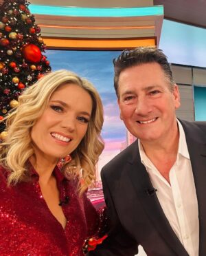 Charlotte Hawkins Instagram - Some Christmas sparkle with @lauratobinweather to wrap up the week for me on  @gmb! Today we were joined by the lovely @thetonyhadley telling us all about his new tour & album. The team studio selfie with @richardmadeleyofficial @seanfletchertv @lauratobinweather… & big thank you to @richardmadeleyofficial for my lovely Christmas present of our studio selfie from Monday immortalised on a mug! Happy Christmas everyone xx 🎅🏼❤️ #gmb #goodmorningbritain