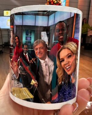 Charlotte Hawkins Instagram - Some Christmas sparkle with @lauratobinweather to wrap up the week for me on  @gmb! Today we were joined by the lovely @thetonyhadley telling us all about his new tour & album. The team studio selfie with @richardmadeleyofficial @seanfletchertv @lauratobinweather… & big thank you to @richardmadeleyofficial for my lovely Christmas present of our studio selfie from Monday immortalised on a mug! Happy Christmas everyone xx 🎅🏼❤️ #gmb #goodmorningbritain