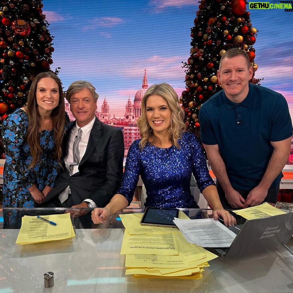 Charlotte Hawkins Instagram - Monday’s @gmb! 👋 Such a lovely morning… with the inspirational @tonyhudgell.bear to hear about his Christmas campaign, chatting @dancingonice with @torvillanddeanofficial, debating is it cheating to cook your Christmas dinner in an air fryer with @danhunter9 & @allegrabenitah. And the festive sparkle is out now we are ONE WEEK away from the big day! 🎅🏼 Back tomorrow with @richardmadeleyofficial to do it all again, see you then! #gmb #goodmorningbritain