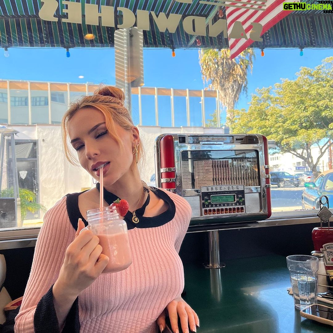 Charlotte Kirk Instagram - The American way ๐บ๐ธ . . . . . . #charlottekirk #charlottekirkofficial #diner #americandiner #travel #style #fashion #followforfollowback #follow #saturday #saturdayvibes #love #la #california #travelphotography photography #weekend #weekendtime #weekendvibes #losangeles #actress #awardwinningactress #cityofangels Los Angeles, California