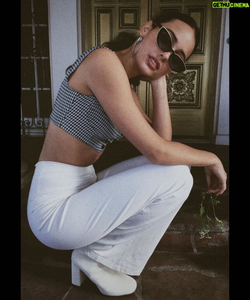 Chelsea Gilligan Instagram - 🖤 Los Angeles, California