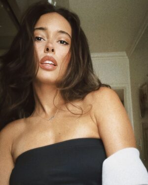 Chelsea Gilligan Instagram - 🖤