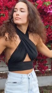 Chelsea Gilligan Instagram - My Agents: Hey Chelsea, we need you to send us A video showing your personality. ME: OKAYYYYY✨#reels Los Angeles, California