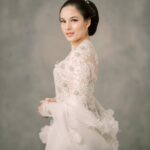 Chelsea Islan Instagram - Selamat Hari Kartini untuk semua perempuan Indonesia! Hari Kartini adalah momen yang sangat berarti bagi perempuan Indonesia. Semoga perjuangan Ibu Kartini dalam memperjuangkan hak-hak perempuan Indonesia terus diingat dan di apresiasi oleh masyarakat. Perempuan adalah pembawa peradaban. 🤍 📷: @gaillardmathieu