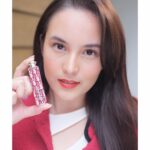 Chelsea Islan Instagram – Loving my Dior Addict case inspired from the House of Dior’s aesthetic codes – allowing me to couturify my full look and the beauty routine. 

My personal favorite would be the 521 Diorelita in Burgundy Oblique case to match my red lip in Dior Addict #008.

Which one will you choose? 

#DiorAddict @diorbeauty 🌹♥️