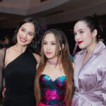 Chelsea Islan Instagram - Snippets from Virgo and The Sparklings Gala Premiere 💜 Filmnya tayang hari ini! Wajib untuk nonton di bioskop, filmnya seru banget. Selain itu juga karakter dan ceritanya di bawakan dengan sangat fun, fresh & vibrant. Penonton juga terbawa suasana untuk sing along di bioskop bareng-bareng. So happy to meet Virgo & Sri Asih! 💫 #BanggaFilmIndonesia Styled by: @ivanteguhsantoso Outfit by: @sean_sheila MUA: @ryanogilvy Hairdo: @shabura 📸: @snap.nuel & @armanfebryan