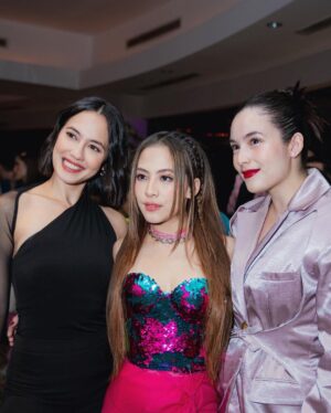 Chelsea Islan Instagram - Snippets from Virgo and The Sparklings Gala Premiere 💜

Filmnya tayang hari ini! Wajib untuk nonton di bioskop, filmnya seru banget. Selain itu juga karakter dan ceritanya di bawakan dengan sangat fun, fresh & vibrant. Penonton juga terbawa suasana untuk sing along di bioskop bareng-bareng. So happy to meet Virgo & Sri Asih! 💫

#BanggaFilmIndonesia

Styled by: @ivanteguhsantoso 
Outfit by: @sean_sheila 
MUA: @ryanogilvy 
Hairdo: @shabura 
📸: @snap.nuel & @armanfebryan