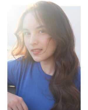 Chelsea Islan Instagram - I always wonder, how is it to be calm and mindful in a fast-paced world? Finding calmness in a busy world is indeed one of my desires in 2023 💙