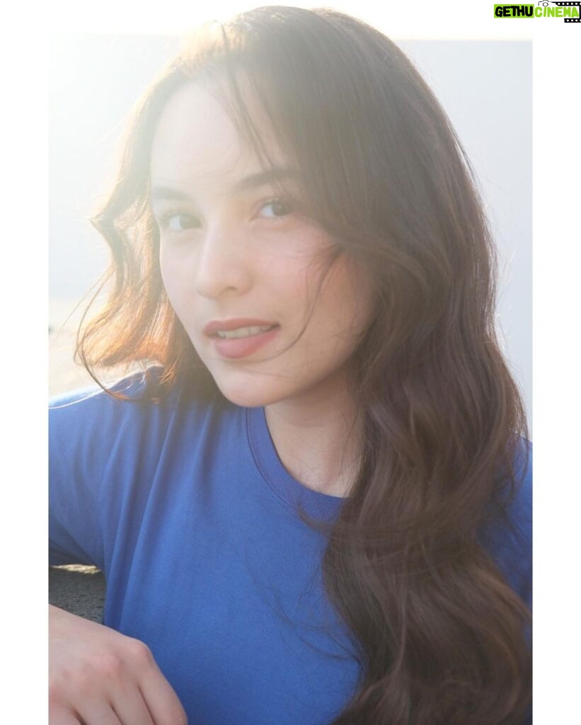 Chelsea Islan Instagram - I always wonder, how is it to be calm and mindful in a fast-paced world? Finding calmness in a busy world is indeed one of my desires in 2023 💙