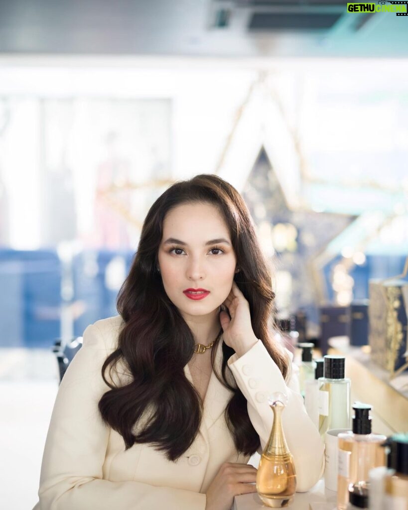 Chelsea Islan Instagram - Thank you @diorbeauty. It has been an honor for me, so happy to be invited to The Atelier of Dreams. It was an amazing event, for those of you who are in Singapore go check out the pop-up at the ION, Orchard. #DreamInDIOR #DIORHoliday