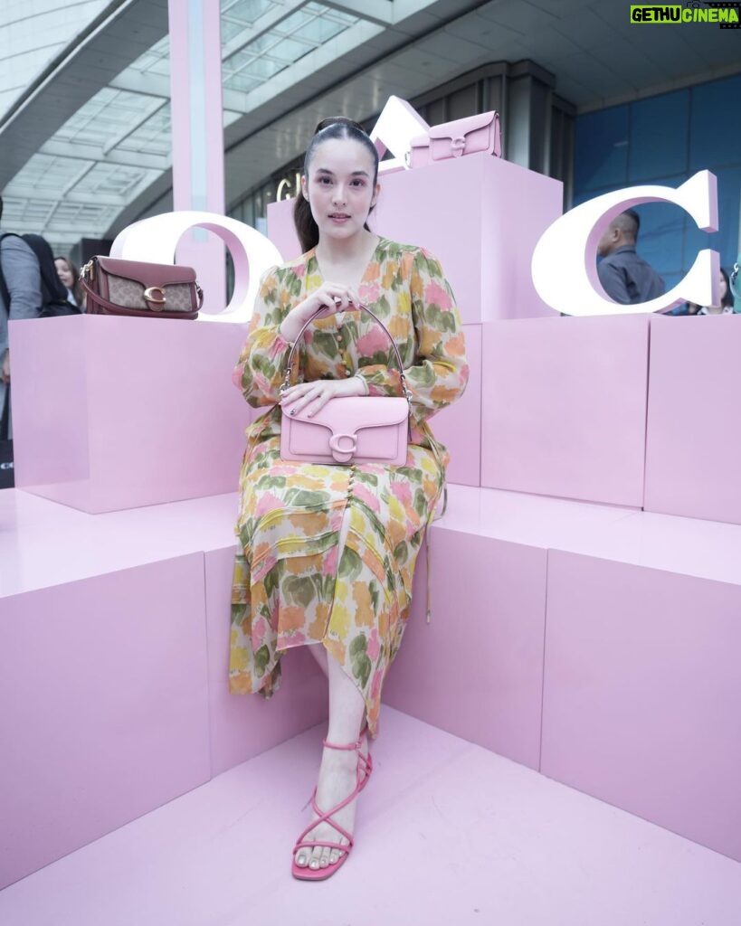 Chelsea Islan Instagram - Visiting The Coach Tabby pop-up tour at The Crystal Outdoor, Senayan City 💗 #CoachNY #InMyTabby @kanmogroup.fashion @coach
